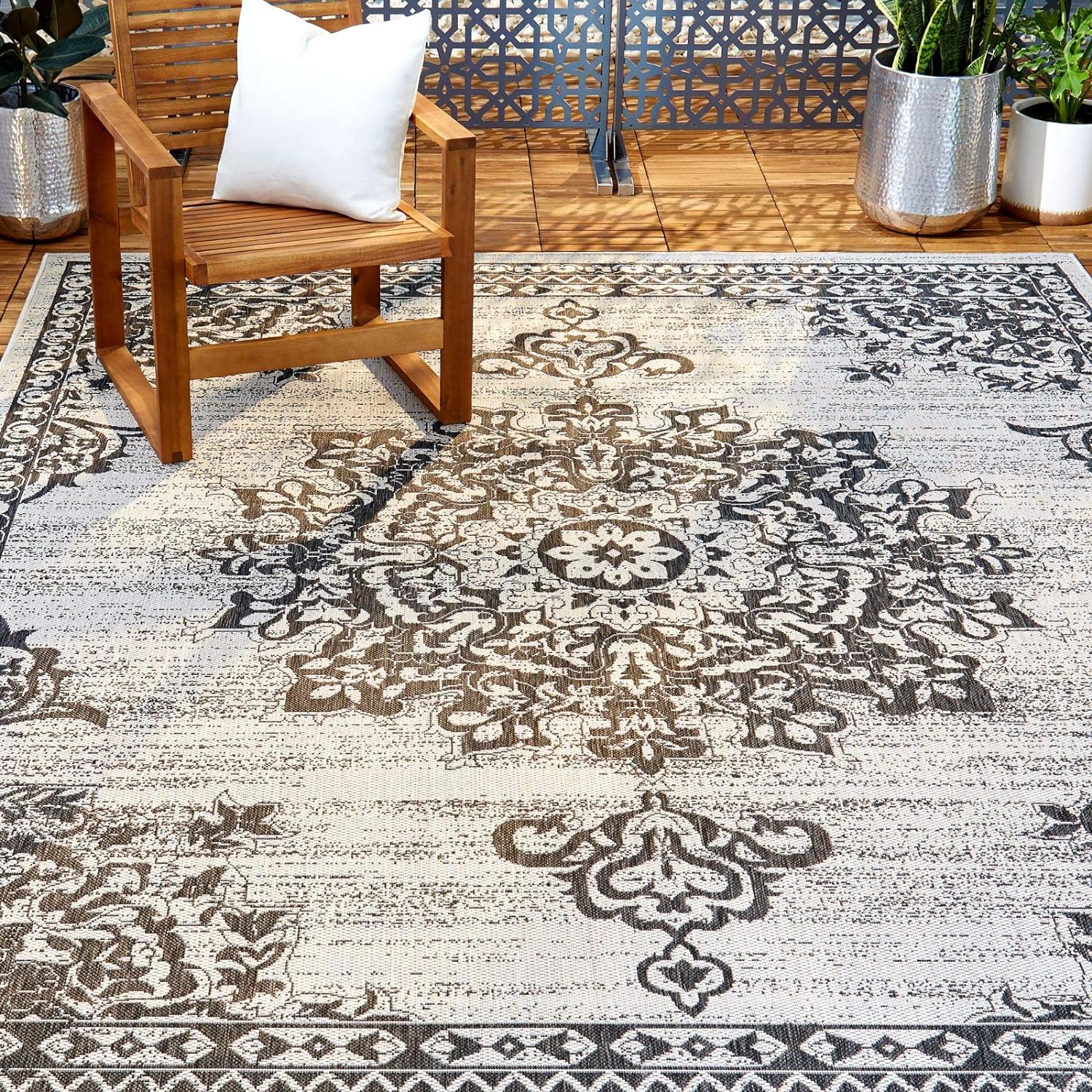 Nicole Miller New York Patio Country Azalea Transitional Medallion Indoor/Outdoor Area Rug